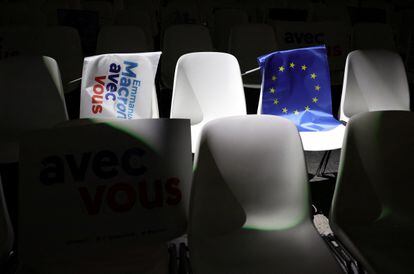 Flags of the EU and Emmanuel Macron's campaign, on April 2 in Nanterre after an election rally of the president.