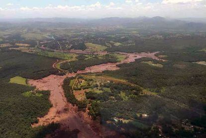 El dique de contención de residuos de una mina ha inundado gran parte del municipio de Brumadinho.