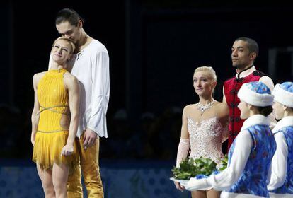 Los rusos Tatiana Volosozhar y Maxim Trankov, en primer lugar y los alemanes Aliona Savchenko y Robin Szolkowy en el podio.