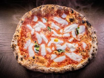 Pizza Margarita, certificada por la Associazione Verace Pizza Napoletana, de NAP, en una imagen proporcionada por el establecimiento.