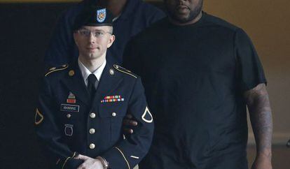 El soldado Bradley Manning a la salida de los juzgados de Fort Meade.