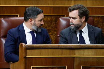 The leader of Vox, Santiago Abascal (left) and the parliamentary spokesman, Iván Espinosa de los Monteros, during the last day of debate and voting on the budgets in plenary session of Congress, on November 24, 2022.