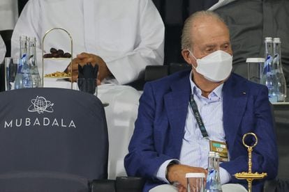 El rey emérito Juan Carlos I, durante el partido de tenis disputado el sábado en Abu Dabi. 