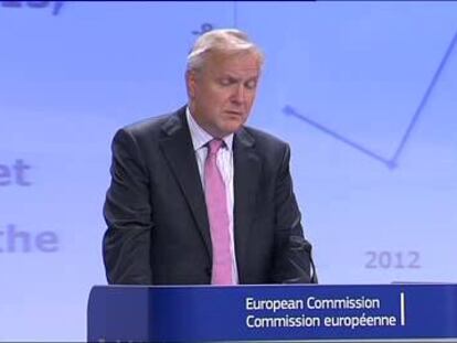 La Comisión Europea (CE) afirmó hoy que existen riesgos de que España incumpla el objetivo de déficit del 5,8 % del PIB en 2014, por lo que pidió al Gobierno que tome las medidas necesarias para garantizar que no haya un desvío