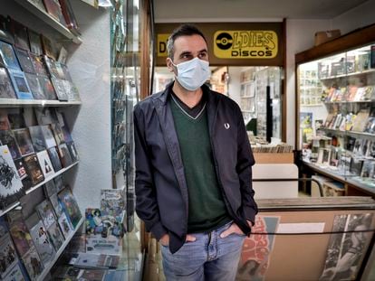Carlos Pérez de Ziriza, en una tienda de discos de Valencia.