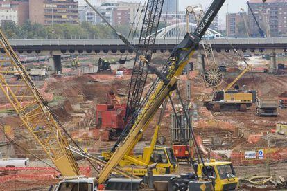 Obras en la zona de Sagrera para la construcción de la linea del AVE dirección Girona frontera Francesa.