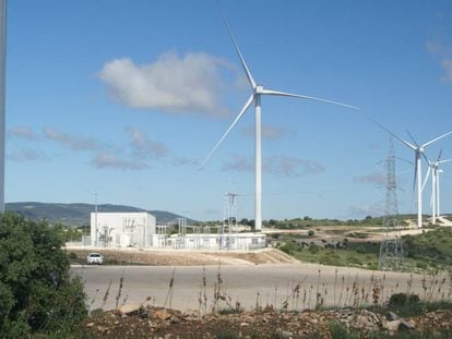 Imagen de un parque eólico terrestre desarrollado por Endesa en Aragón.
