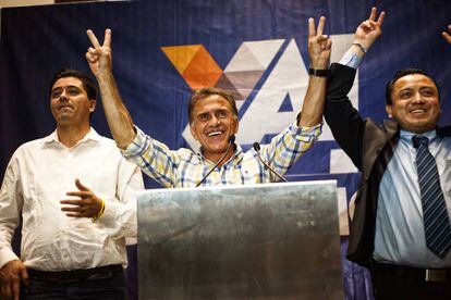 Miguel Ángel Yunes, esta noche, en su oficina de campaña.