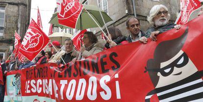 Centenares de jubilados durante la concentración de esta semana en Santiago de Compostela.