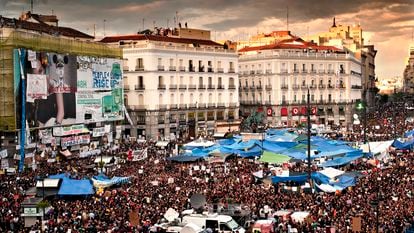 La acampada de la Puerta del Sol días después del inicio del movimiento, el 21 de mayo de 2011.