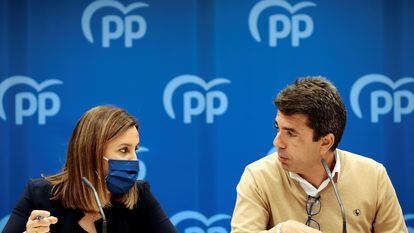 El presidente del PPCV, Carlos Mazón, acompañado de la secretaria general y síndica en Les Corts, María José Catalá, el pasado mes de noviembre.