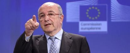 El comisario de Competencia, Joaquín Almunia, en una conferencia de prensa en julio.