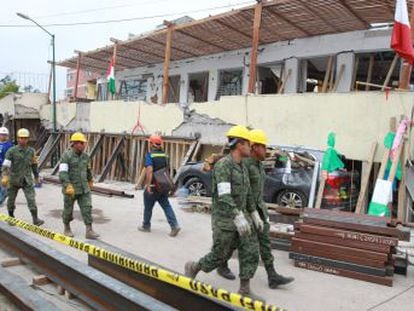 La escuela, en la que murieron 19 niños tras el terremoto en México, está envuelta en la polémica por supuestos permisos falsos y porque la casa de la directora estaba sobre el edificio que colapsó