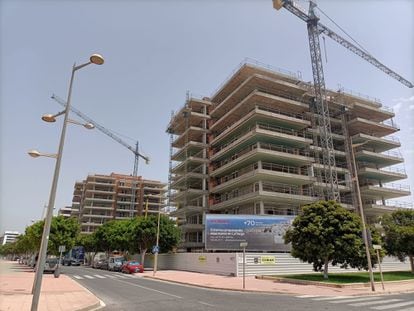 Construcción de viviendas en la Vega de Acá de Almería.