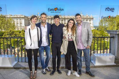Julia Varela, Roberto Leal, Alfred García, Amaia Romero y Tony Aguilar, en la presentación de Eurovisión en el Teatro Real de Madrid.
