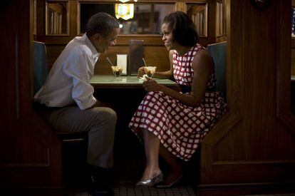 Fotografía del matrimonio Obama tomada por el fotógrafo oficial de campaña electoral.