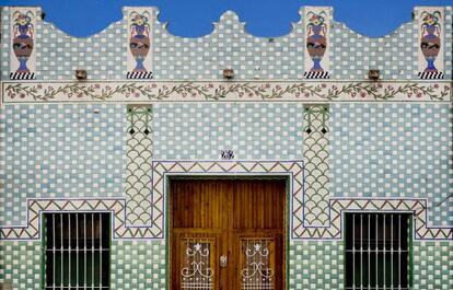 Fachada de una casa en el barrio valenciano de El Cabanyal.