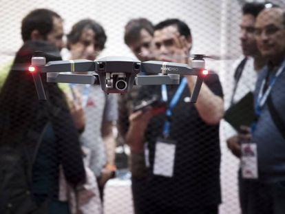 Un dron a la fira DroneShow a Barcelona.