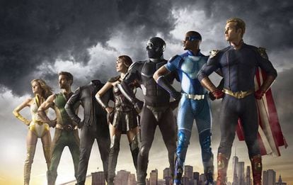 Los superhéroes de 'The Boys' se hacen llamar Los Siete, se parecen en lo físico y comparten superpoderes con los de 'Liga de la justicia', pero ahí se acaban las similitudes.
