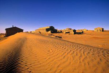 Edificios abandonados en el viejo enclave minero de Kolmannskuppe, en el desierto del Namib, al sur de Namibia.