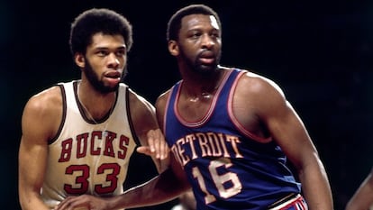 Bob Lanier, a la derecha, junto a Kareem Abdul-Jabbar