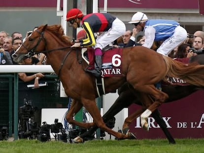 La carrera se disputa en el hipódromo parisino de Longchamp.