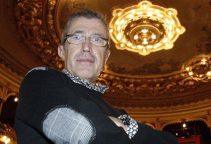 Emilio Sagi posa en el interior del Teatro Arriaga, del que es director artístico.