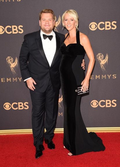 James Corden y su pareja Julia Carey.