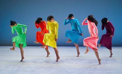 Un momento de la coreografía 'Let Me Change Your Name', de la compañía surcoreana Euh Me Ahn, que estará el día 8 en Cádiz.