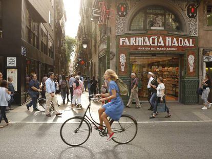 Ambiente en la Rambla de Barcelona un mes y medio despu&eacute;s del atentado.