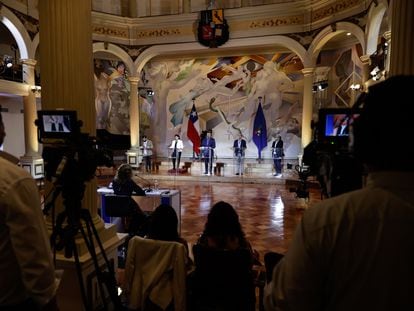 Una escena del debate presidencial organizado por la Universidad de Chile, el 1 de noviembre.