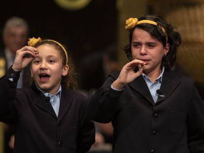 Alumnas del colegio de San Ildefonso, en el sorteo de Navidad de 2018.