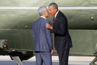 El primer jefe de gabinete de Obama, Rahm Emanuel, fue el último en ser tan colorido como para que los medios hablasen de él. De niño se cortó el dedo corazón. Obama cree que si lo tuviera, sólo se expresaría con él.