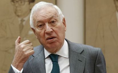 Jose Manuel Garcia-Margallo antes de su comparecencia ante la Comision de Exteriores.