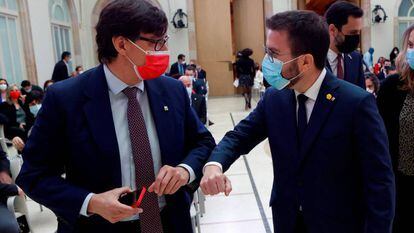 Salvador Illa (izq.) y Pere Aragonès el 12 de marzo durante la sesión constitutiva del Parlament.