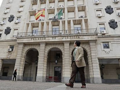 Fachada del Palacio de Justicia de Sevilla. En vídeo, el portavoz de la Sociedad Española de Enfermedades Infecciosas responde a las dudas sobre la listeriosis.