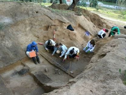 Excavación de un abrigo republicano en la Ciudad Universitaria, en Madrid.