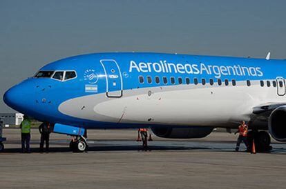 Un avión de Aerolíneas Argentinas, empresa estatal de bandera.
