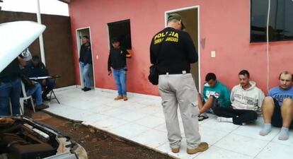 La policía paraguaya detiene a los sospechosos de participar en la masacre que dejó cuatro muertos en Pedro Juan Caballero.
