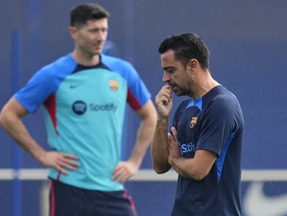 Xavi Hernández, durante el entrenamiento del Barcelona.
