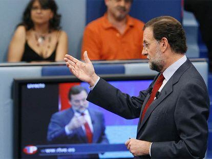 Mariano Rajoy, durante su primera intervención en <i>Tengo una pregunta para usted,</i> en abril de 2007.