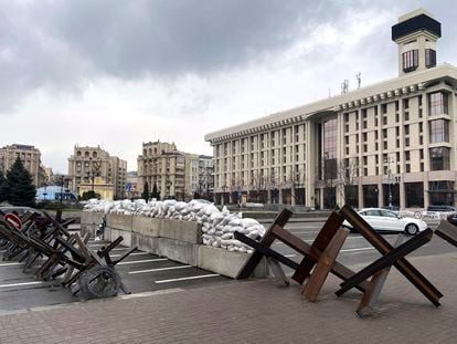 Medidas de seguridad en la plaza de la Independencia de Kiev, Ucrania.