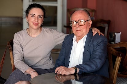 Augusto Monterroso y su compañera, Bárbara Jacobs, en el Escorial (Madrid), en 2001.