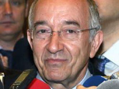 El gobernador del Banco de España, Miguel Ángel Fernández Ordóñez, durante unas declaraciones a la prensa en las que afirmó que anticipar los sacrificios facilita la reducción del déficit