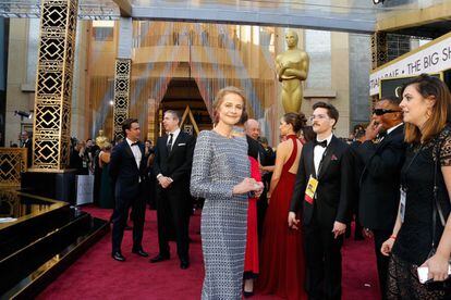 La actirz Charlotte Rampling llega a la 88 ceremonia de los Oscar