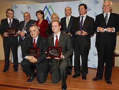 Javier Gómez Navarro, Magdalena Álvarez, recibieron ayer los premios Tintero y Secante