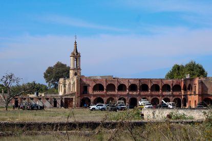 Autoridades trabajan en la hacienda de San José del Carmen, este domingo.