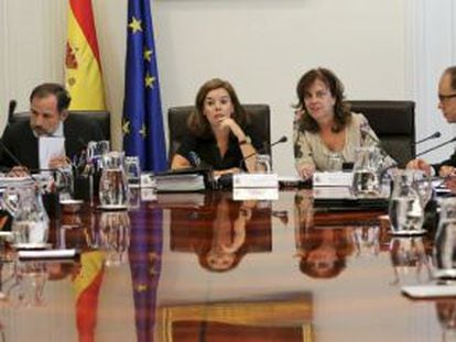Santamar&iacute;a, ayer en La Moncloa, durante la reuni&oacute;n de la comisi&oacute;n para la reforma de las Administraciones.