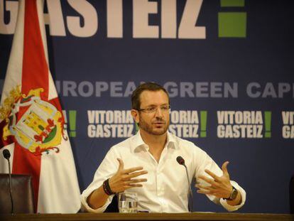 El alcalde, Javier Maroto, durante una rueda de prensa ofrecida este miércoles. 