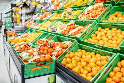 Expositores de cítricos en un supermercado de la cadena Mercadona.